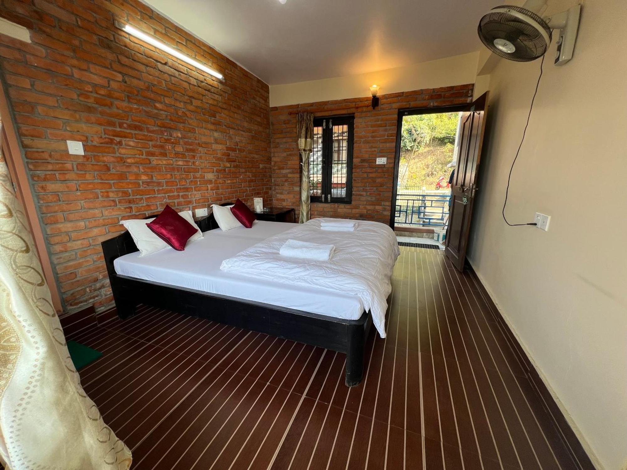 Little Pilgrim Family Lodge Pokhara Eksteriør billede